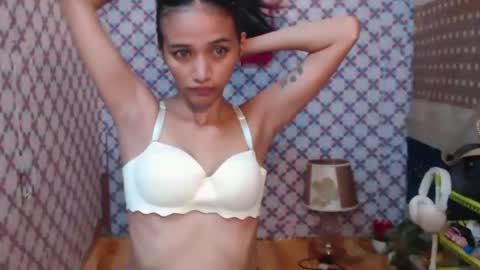 Snapshot of alondra_aleng_ereng chatting on 09/17/25, 09:22 Alondra  online show from 09/17/25, 09:22