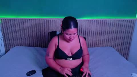 Snapshot of alondra_x0x0 chatting on 05/09/26, 01:16 alondra_x0x0 online show from 05/09/26, 01:16