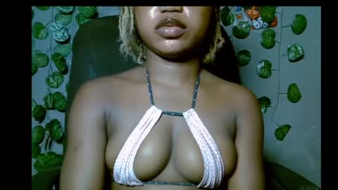 Snapshot of alosexy_bae chatting on 04/18/26, 07:18 alo online show from 04/18/26, 07:18