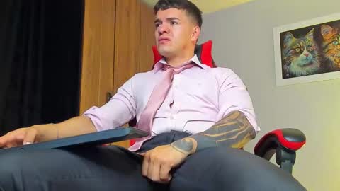 alpha_dominus_ online show from 11/10/25, 04:33