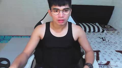 Snapshot of alpha_rider chatting on 12/15/25, 06:17 Angelo online show from 12/15/25, 06:17