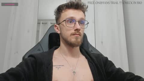 Snapshot of alphaboyfun chatting on 01/03/25, 03:16 Andi online show from 01/03/25, 03:16