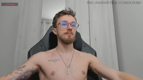 Snapshot of alphaboyfun chatting on 01/10/25, 04:12 Andi online show from 01/10/25, 04:12