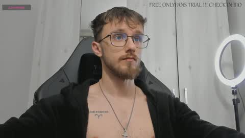 Snapshot of alphaboyfun chatting on 01/11/25, 04:59 Andi online show from 01/11/25, 04:59