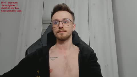 Snapshot of alphaboyfun chatting on 02/11/25, 03:18 Andi online show from 02/11/25, 03:18