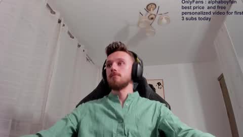 Snapshot of alphaboyfun chatting on 10/06/25, 04:04 Andi online show from 10/06/25, 04:04