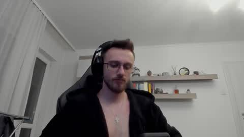 Snapshot of alphaboyfun chatting on 11/12/25, 04:07 Andi online show from 11/12/25, 04:07