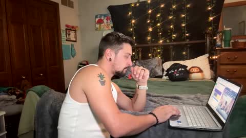 Snapshot of alphadomcole chatting on 11/19/25, 03:28 alphadomcole online show from 11/19/25, 03:28