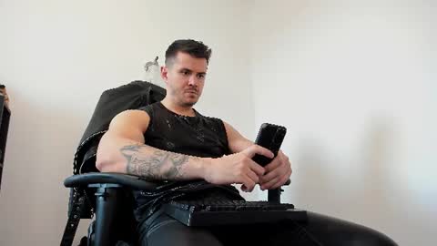 Snapshot of alphagodleatherking92 chatting on 08/07/26, 04:31 LeatherMaster online show from 08/07/26, 04:31