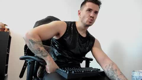 Snapshot of alphagodleatherking92 chatting on 08/08/26, 12:18 LeatherMaster online show from 08/08/26, 12:18