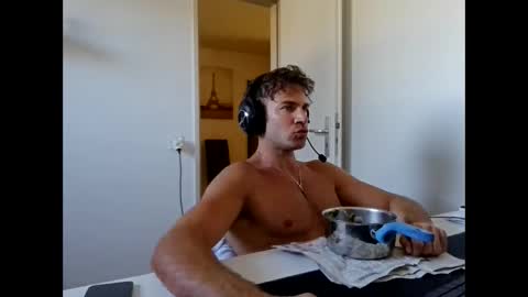 Snapshot of alphah_hunk chatting on 04/24/26, 01:57 alphah_hunk online show from 04/24/26, 01:57