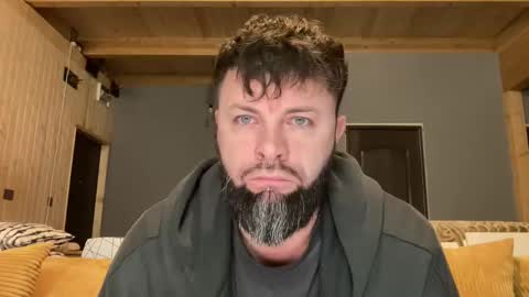 Snapshot of alphasparks chatting on 12/05/25, 04:10 Jhonny online show from 12/05/25, 04:10