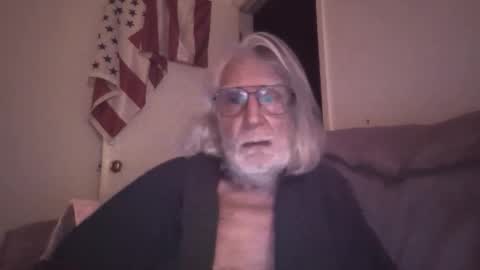 Snapshot of alphauniform chatting on 03/06/26, 11:17 AlphaUniform online show from 03/06/26, 11:17