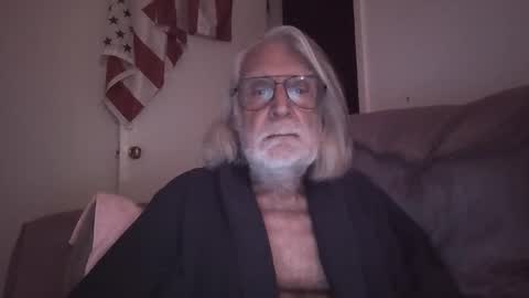 Snapshot of alphauniform chatting on 03/06/26, 11:56 AlphaUniform online show from 03/06/26, 11:56