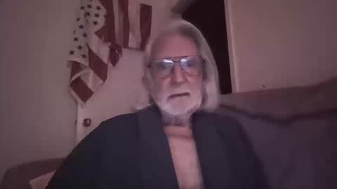 Snapshot of alphauniform chatting on 03/11/26, 11:27 AlphaUniform online show from 03/11/26, 11:27