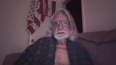 Snapshot of alphauniform chatting on 03/19/26, 11:36 AlphaUniform online show from 03/19/26, 11:36