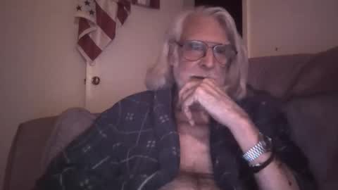 Snapshot of alphauniform chatting on 04/01/26, 03:40 AlphaUniform online show from 04/01/26, 03:40