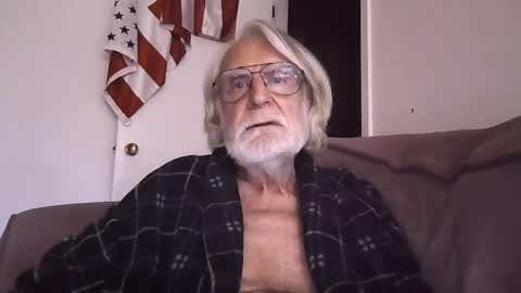 Snapshot of alphauniform chatting on 04/14/26, 10:38 AlphaUniform online show from 04/14/26, 10:38