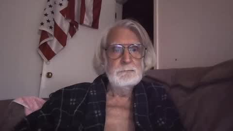 Snapshot of alphauniform chatting on 04/19/26, 08:44 AlphaUniform online show from 04/19/26, 08:44