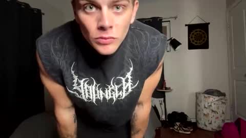 Snapshot of alphavibesxxx chatting on 11/04/25, 04:22 AlphaVibesXXX - Master Levi  Mistress Kat online show from 11/04/25, 04:22