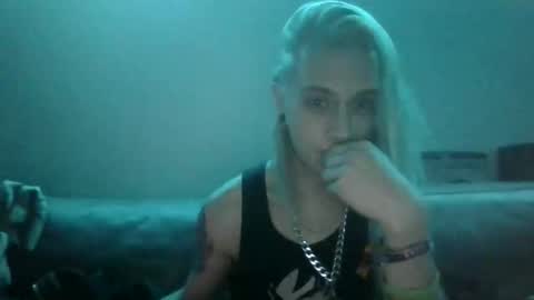 Snapshot of altboy010 chatting on 12/21/25, 10:06 altboy010 online show from 12/21/25, 10:06