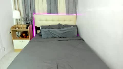 Snapshot of althea_xx chatting on 11/13/25, 06:07 Andrea online show from 11/13/25, 06:07