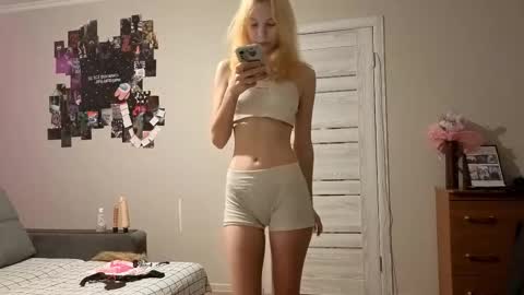 Snapshot of altheadoyel chatting on 11/08/25, 05:01 May online show from 11/08/25, 05:01