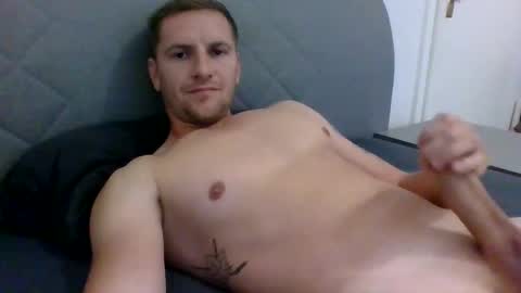 aluke95 online show from 10/04/25, 08:34