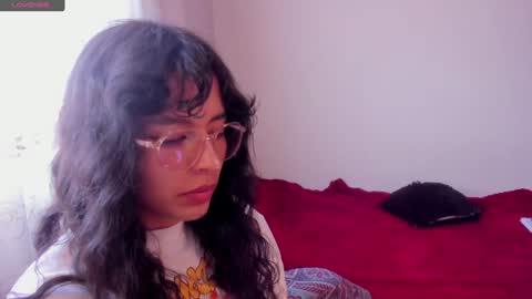 Snapshot of aluna_0310 chatting on 12/23/24, 08:47 . . online show from 12/23/24, 08:47