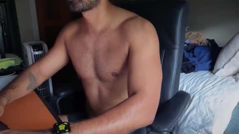 Snapshot of alvaro94p chatting on 01/06/26, 06:22 Alvi94 online show from 01/06/26, 06:22