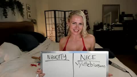 Snapshot of alwaysaffirming chatting on 12/20/24, 11:58 AlwaysAffirming online show from 12/20/24, 11:58