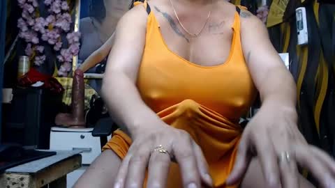 Snapshot of alwayshardcock11inch chatting on 12/21/24, 12:59 SARAHEYHEYHUGECOCK online show from 12/21/24, 12:59