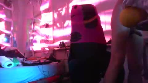 Snapshot of alwaysniceguy2 chatting on 12/16/25, 05:01 HoneyMelonGuy online show from 12/16/25, 05:01