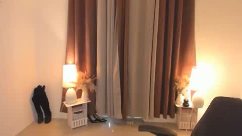 Snapshot of alwina_williams chatting on 04/13/26, 10:15 alwina_williams online show from 04/13/26, 10:15