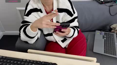 Snapshot of alyarei chatting on 09/29/25, 11:48 alyarei online show from 09/29/25, 11:48