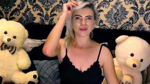 Snapshot of alyblonde chatting on 12/07/24, 12:13 aly online show from 12/07/24, 12:13