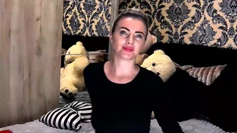 Snapshot of alyblonde chatting on 01/10/25, 06:17 aly online show from 01/10/25, 06:17