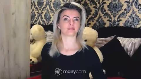 Snapshot of alyblonde chatting on 01/24/25, 08:55 aly online show from 01/24/25, 08:55