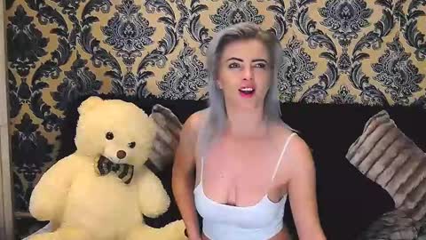 Snapshot of alyblonde chatting on 02/07/25, 05:18 aly online show from 02/07/25, 05:18