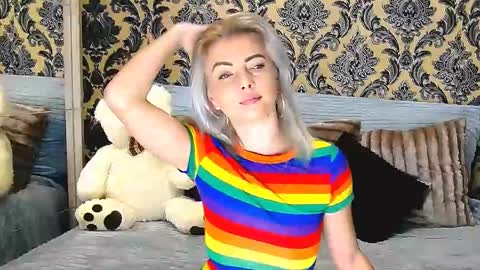 Snapshot of alyblonde chatting on 02/20/25, 10:37 aly online show from 02/20/25, 10:37