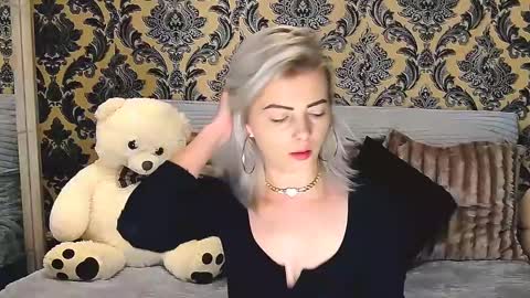 Snapshot of alyblonde chatting on 02/21/25, 10:17 aly online show from 02/21/25, 10:17