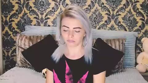 Snapshot of alyblonde chatting on 02/26/25, 10:04 aly online show from 02/26/25, 10:04