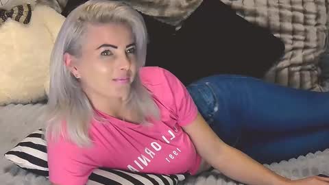 Snapshot of alyblonde chatting on 03/12/25, 02:01 aly online show from 03/12/25, 02:01