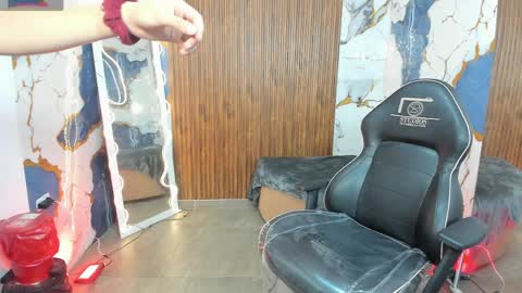 Snapshot of alyce_tay1 chatting on 04/07/26, 11:32 ALYCE online show from 04/07/26, 11:32