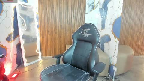 Snapshot of alyce_tay1 chatting on 04/08/26, 11:32 ALYCE online show from 04/08/26, 11:32