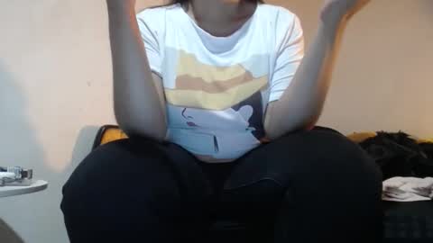 Snapshot of alynfoxx chatting on 04/14/26, 03:12 Alyn Maria online show from 04/14/26, 03:12