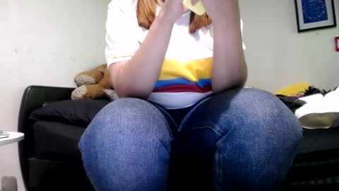 Snapshot of alynfoxx chatting on 06/18/26, 02:12 Alyn Maria online show from 06/18/26, 02:12