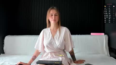 Snapshot of alyona_24 chatting on 09/21/25, 12:29 Alena online show from 09/21/25, 12:29