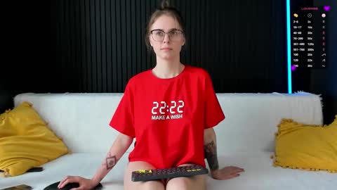 Snapshot of alyona_24 chatting on 03/14/26, 01:16 Alena online show from 03/14/26, 01:16