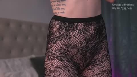 Snapshot of alyonaqueen_ chatting on 02/01/25, 04:14 Alyona online show from 02/01/25, 04:14